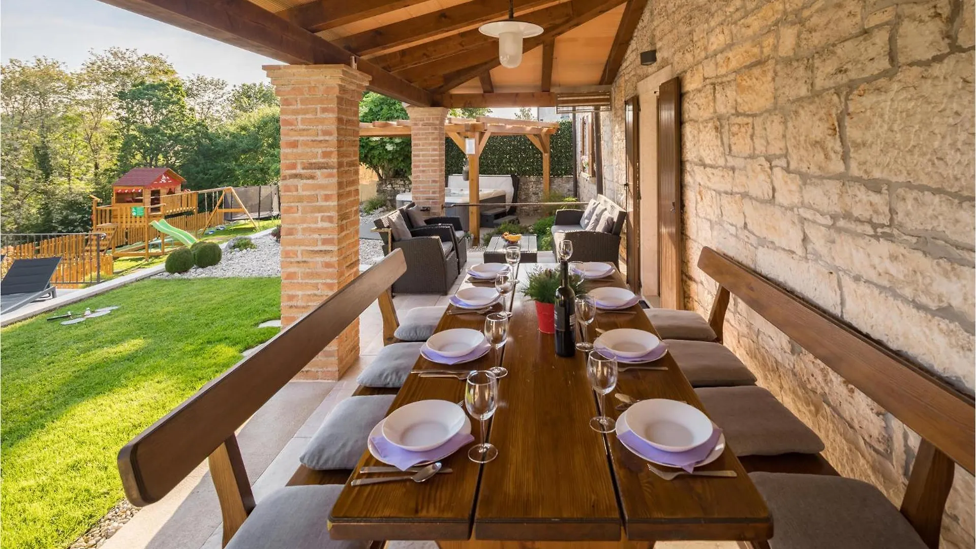 Awesome Home In Tinjan With Kitchen 別荘