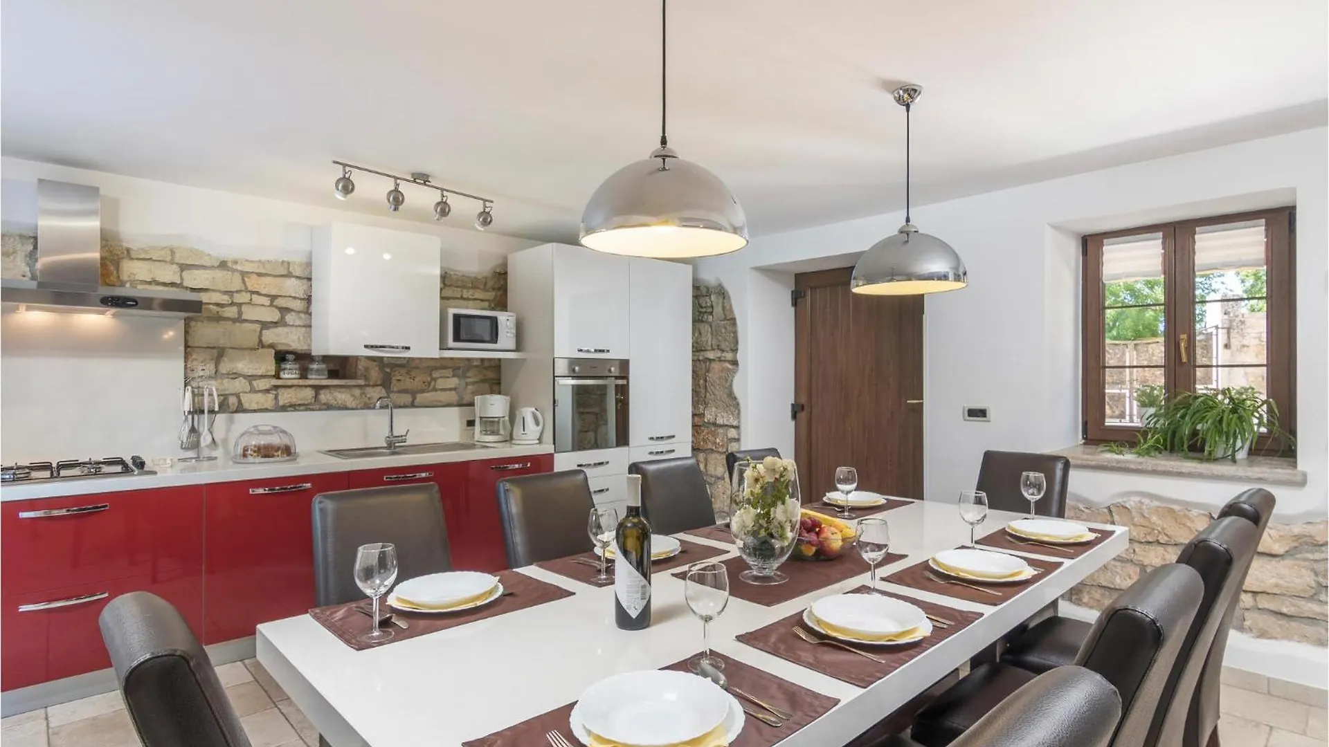 Awesome Home In Tinjan With Kitchen 0*,