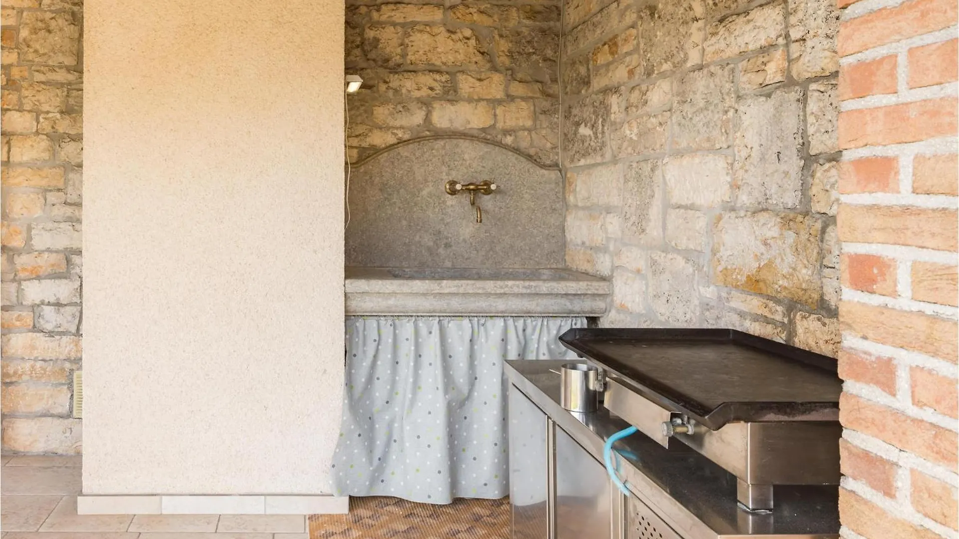 別荘 Awesome Home In Tinjan With Kitchen クロアチア